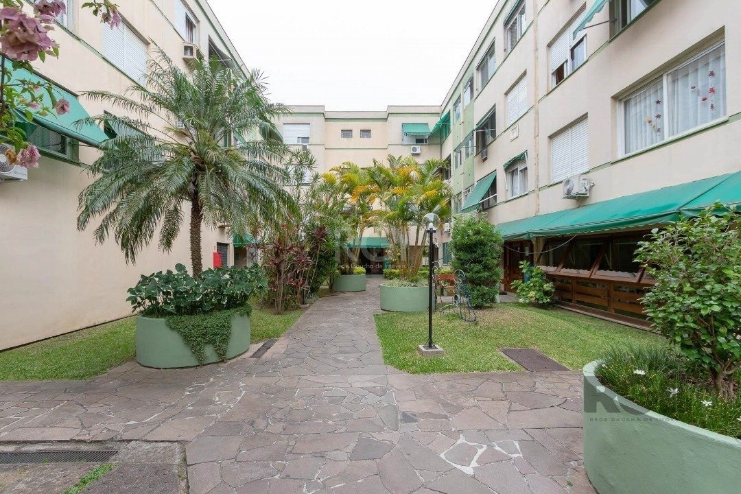 Apartamento com 60m², 2 dormitórios, 1 vaga no bairro Tristeza em Porto Alegre para Comprar