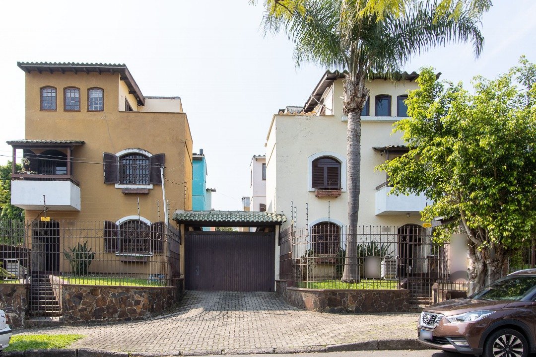 Casa Condominio com 147m², 3 dormitórios, 1 vaga no bairro Cristal em Porto Alegre para Comprar
