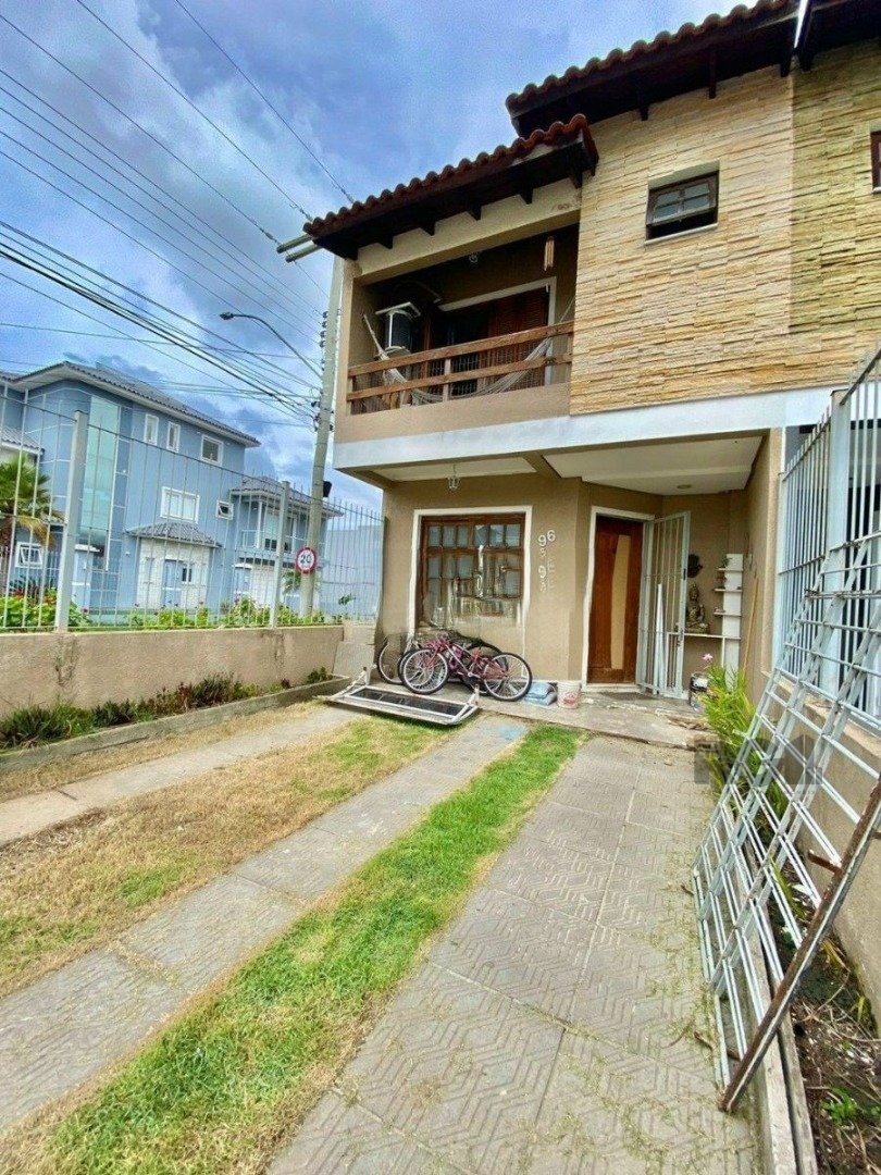 Casa com 105m², 3 dormitórios, 1 suíte, 1 vaga no bairro Hípica em Porto Alegre para Comprar