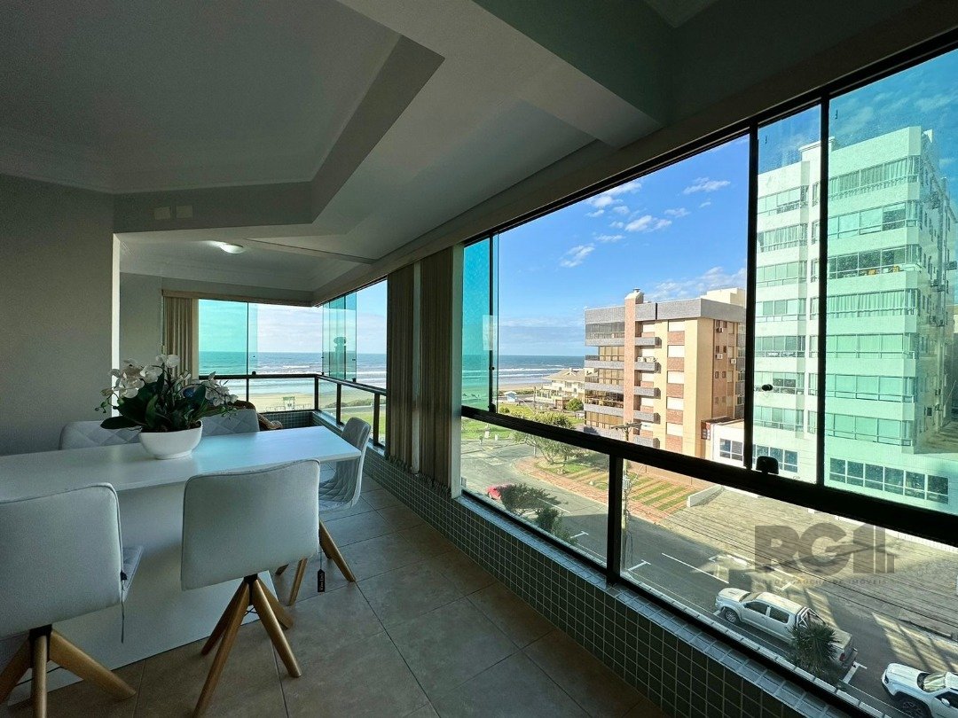 Apartamento com 150m², 3 dormitórios, 1 suíte, 10 vagas no bairro Zona Nova em Capão da Canoa para Comprar
