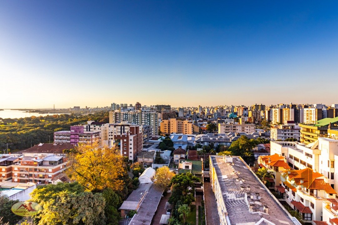 Cobertura com 206m², 3 dormitórios, 1 suíte, 3 vagas no bairro Menino Deus em Porto Alegre para Comprar