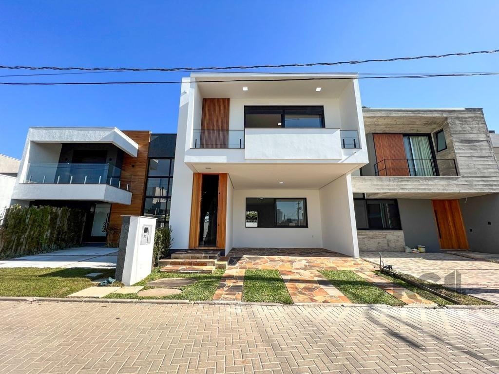Casa Condominio com 200m², 3 dormitórios, 1 suíte, 2 vagas no bairro Ipanema em Porto Alegre para Comprar