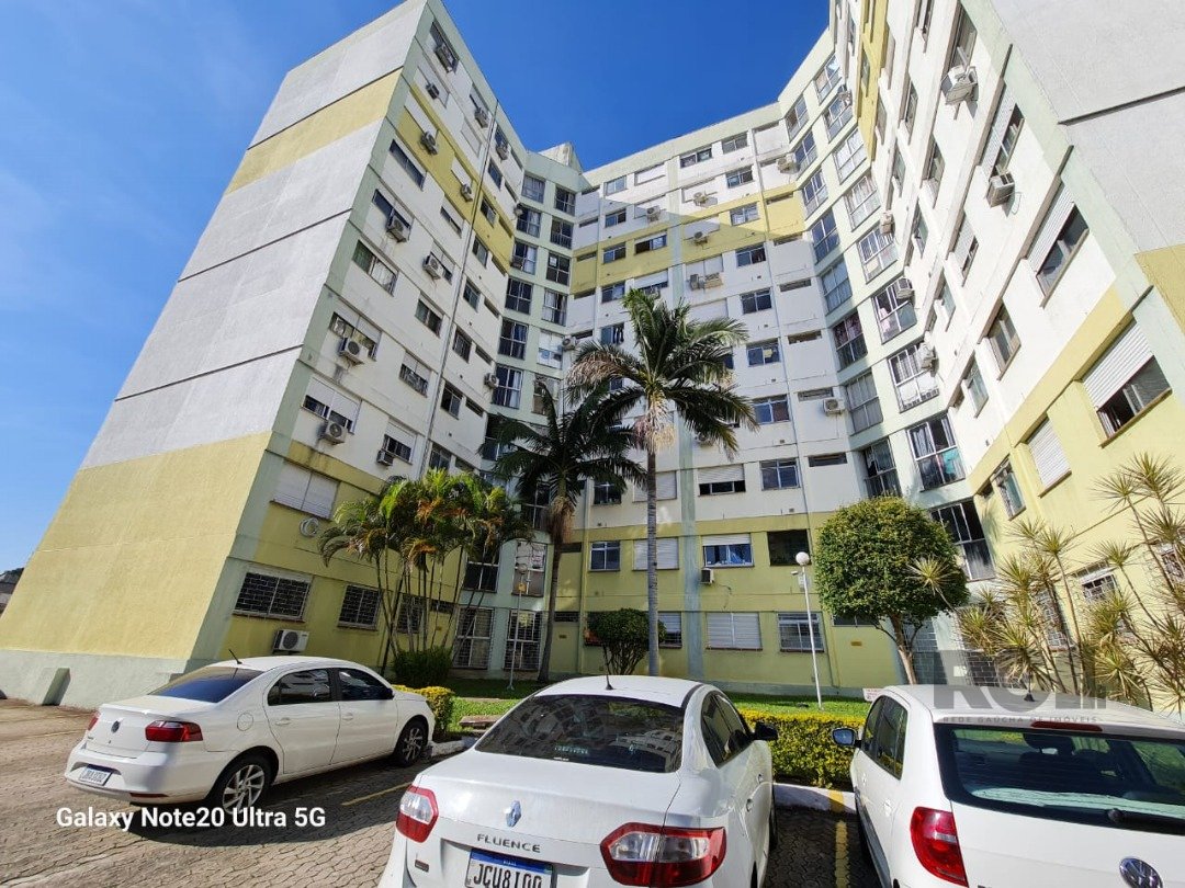 Apartamento com 59m², 2 dormitórios, 1 vaga no bairro Camaquã em Porto Alegre para Comprar