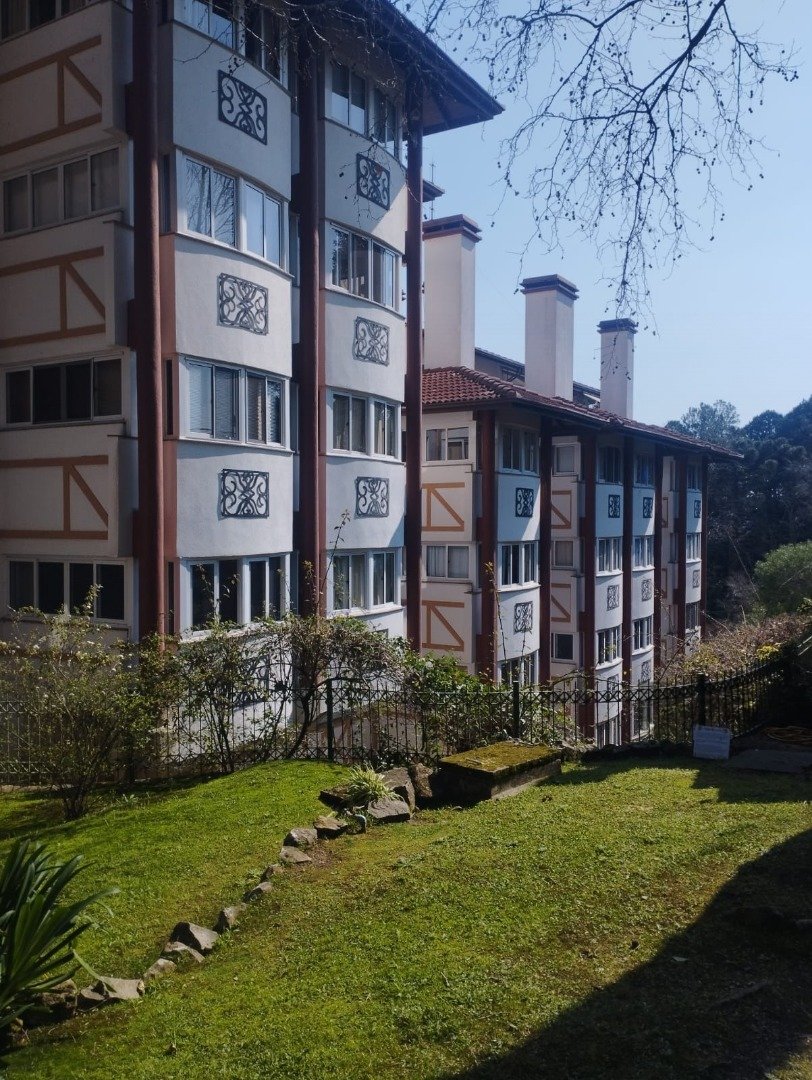 Apartamento com 51m², 1 dormitório, 1 vaga no bairro Vila Suiça em Gramado para Comprar