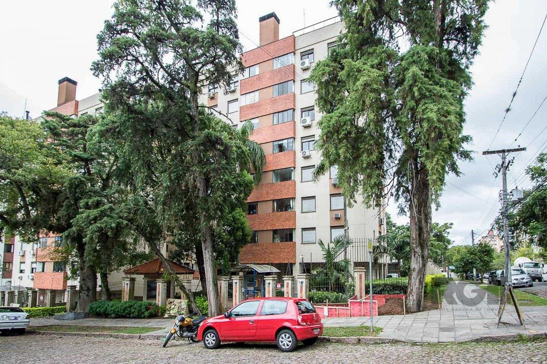 Apartamento com 81m², 3 dormitórios, 1 suíte, 2 vagas no bairro Cristal em Porto Alegre para Comprar