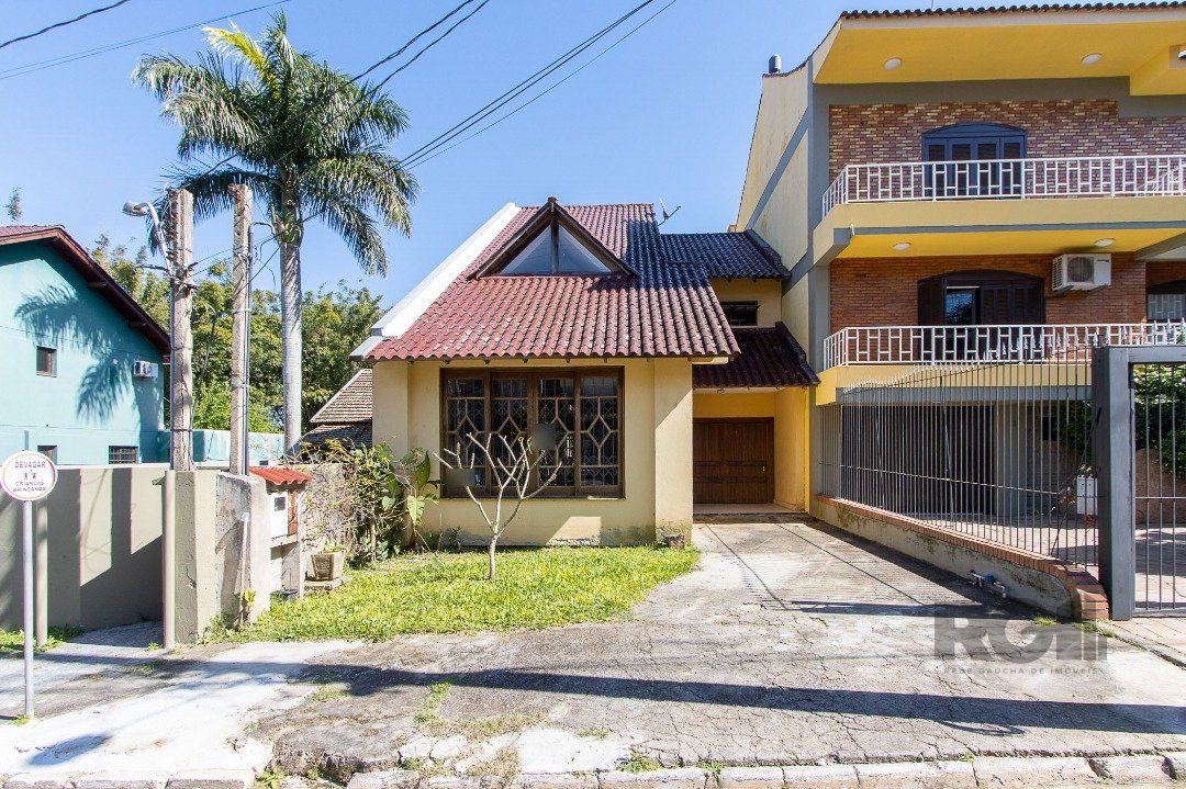Casa Condominio com 190m², 3 dormitórios, 1 suíte, 2 vagas no bairro Cavalhada em Porto Alegre para Comprar