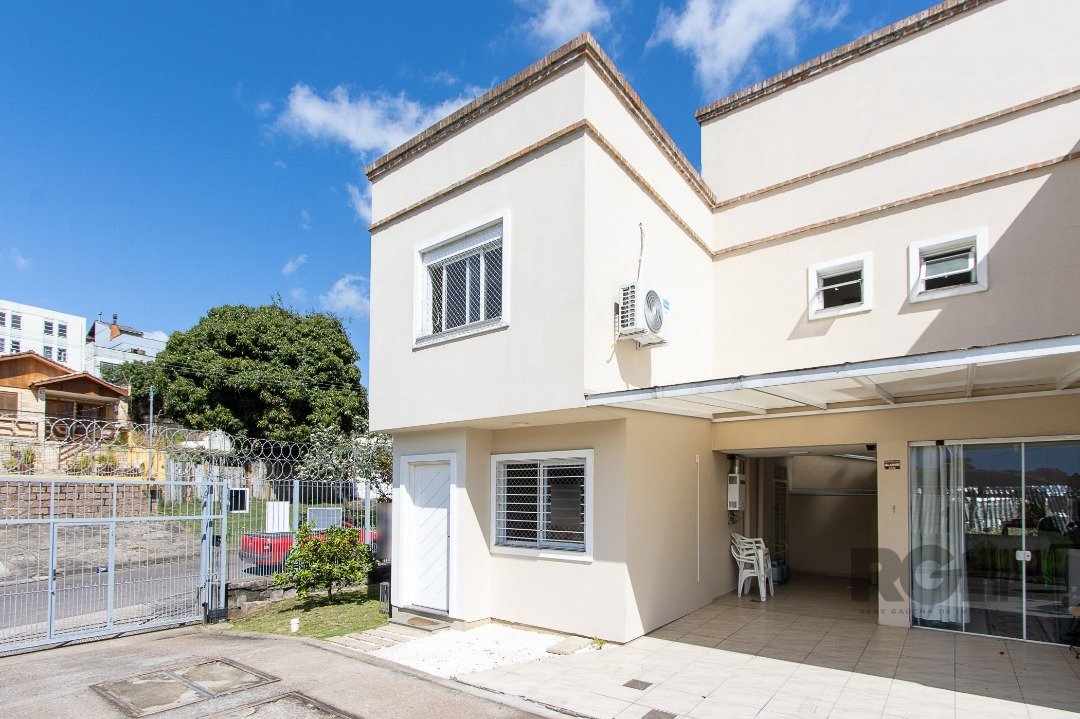 Casa Condominio com 74m², 2 dormitórios, 2 vagas no bairro Nonoai em Porto Alegre para Comprar