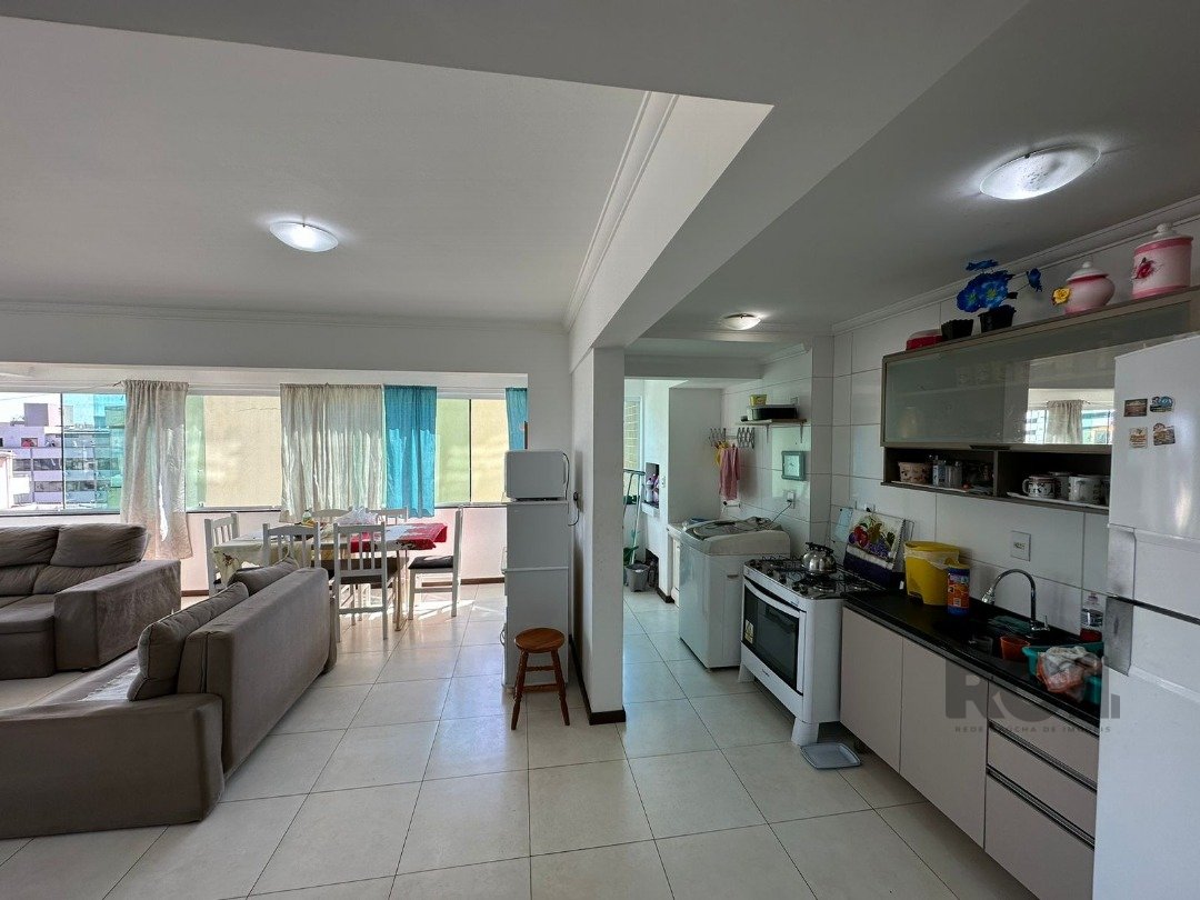 Apartamento com 117m², 2 dormitórios, 1 suíte, 1 vaga no bairro Centro em Torres para Comprar