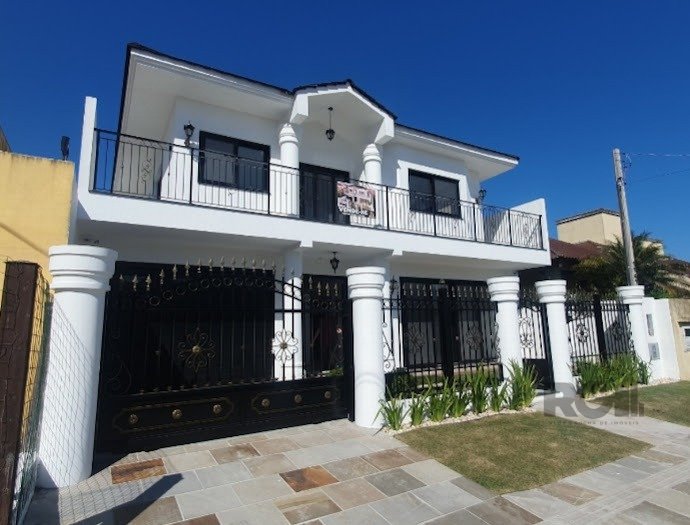 Casa com 460m², 5 dormitórios, 4 suítes, 2 vagas no bairro Atlântida em Xangri-Lá para Comprar