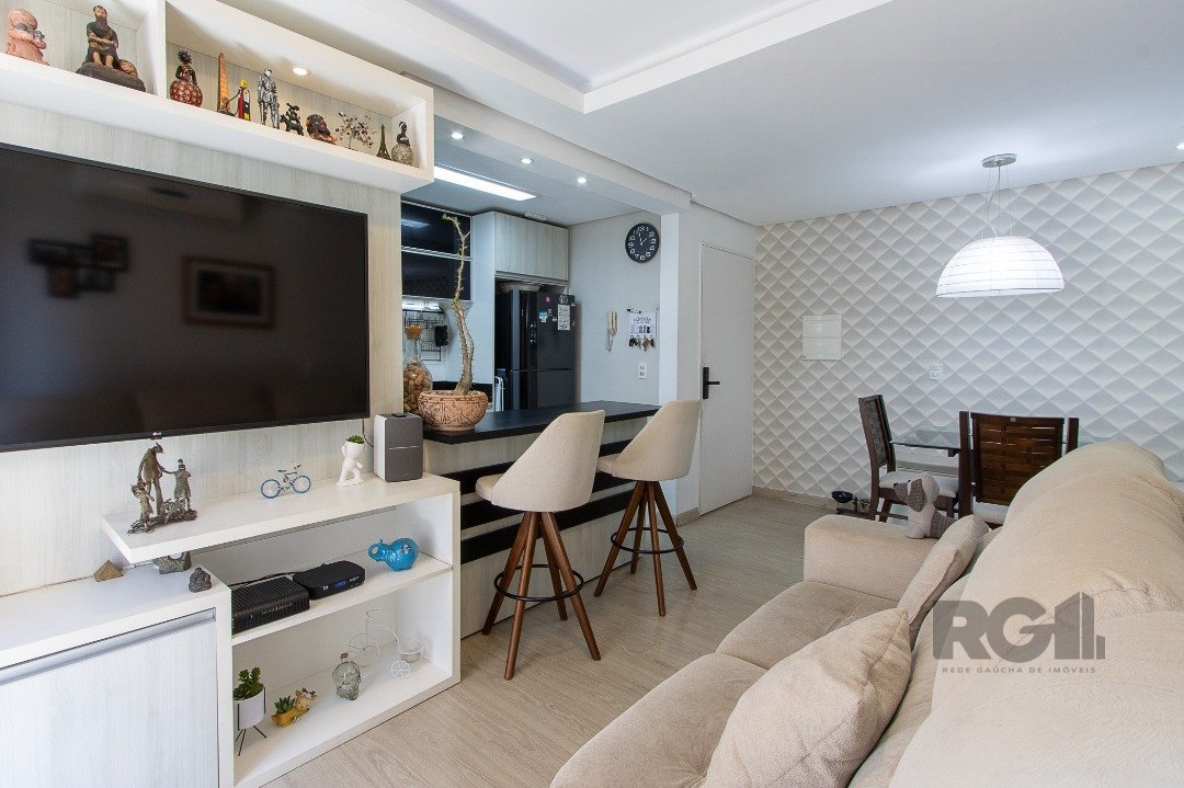 Apartamento com 65m², 3 dormitórios, 1 suíte, 2 vagas no bairro Tristeza em Porto Alegre para Comprar