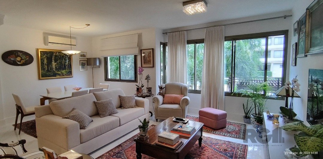 Apartamento com 89m², 3 dormitórios, 1 suíte, 1 vaga no bairro Cavalhada em Porto Alegre para Comprar