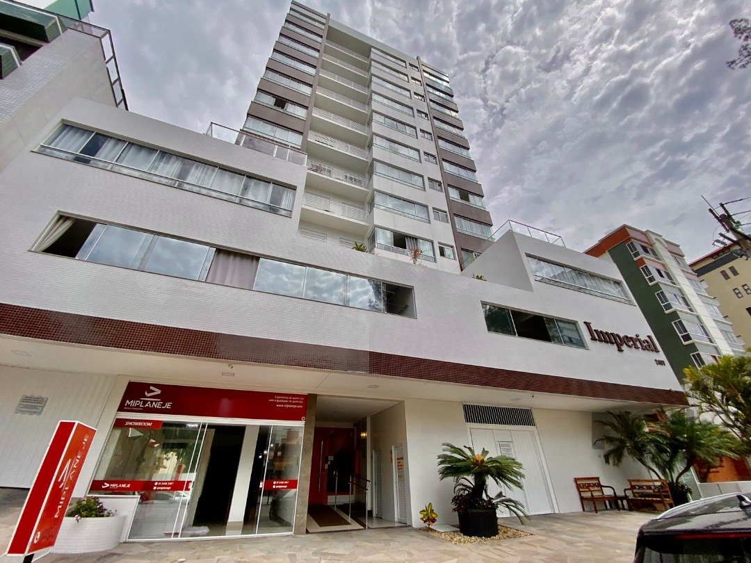 Apartamento com 62m², 2 dormitórios, 1 suíte, 1 vaga no bairro Centro em Capão da Canoa para Comprar