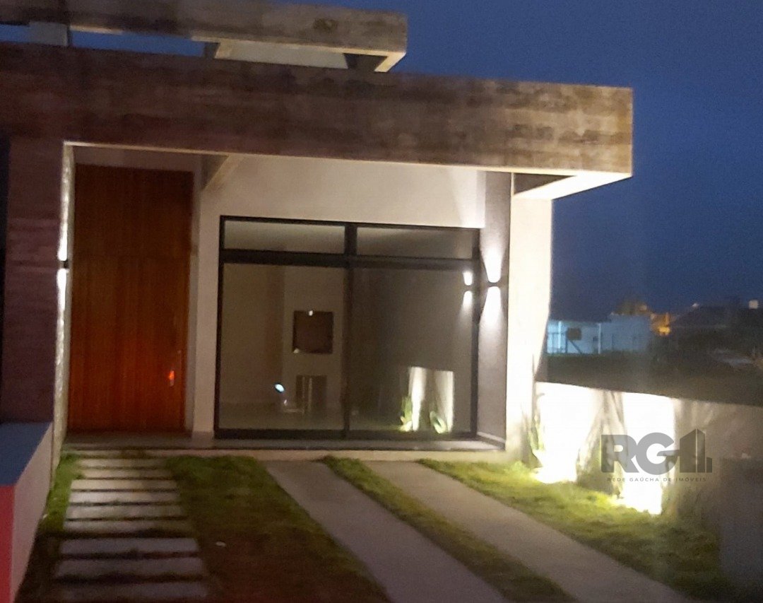 Casa com 85m², 3 dormitórios, 1 suíte, 1 vaga no bairro Jardim Beira Mar em Capão da Canoa para Comprar
