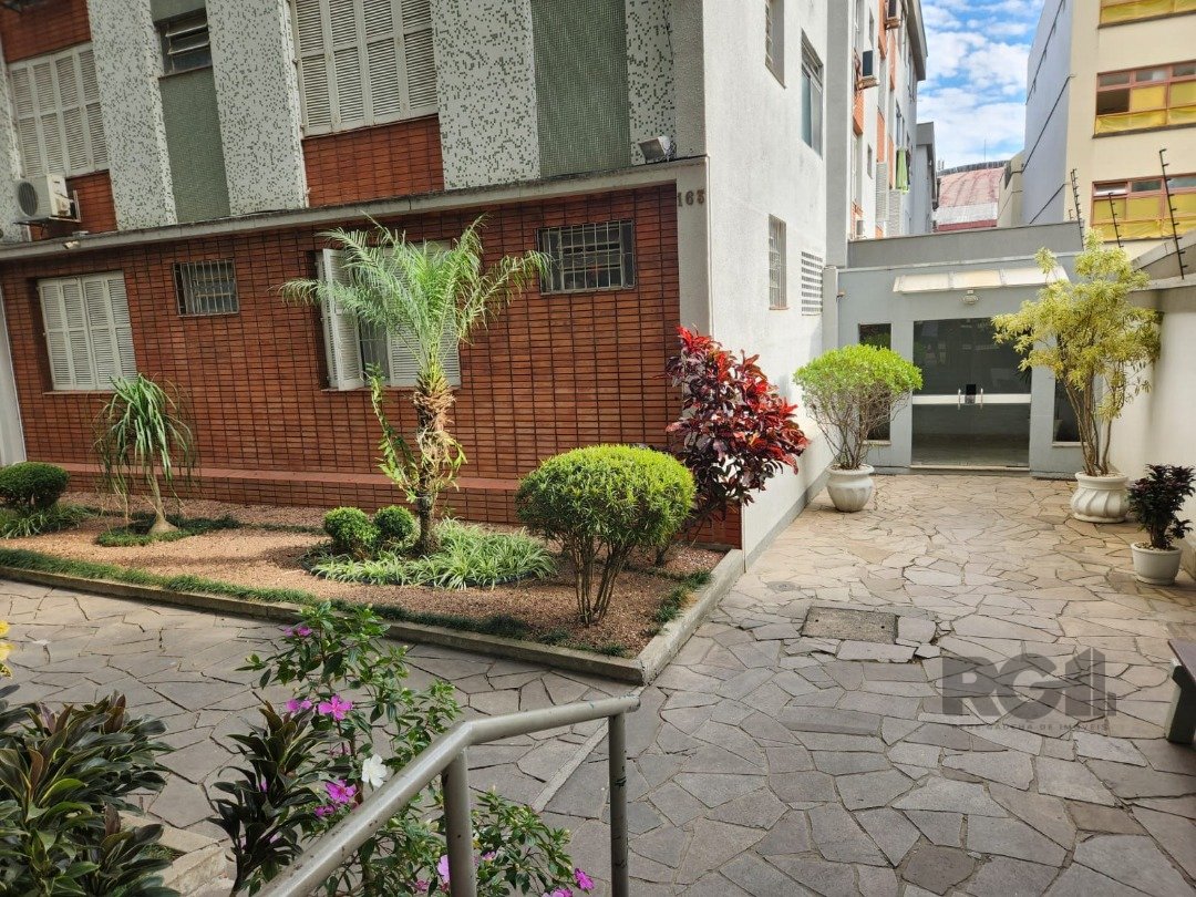 Apartamento com 65m², 2 dormitórios no bairro Santa Tereza em Porto Alegre para Comprar