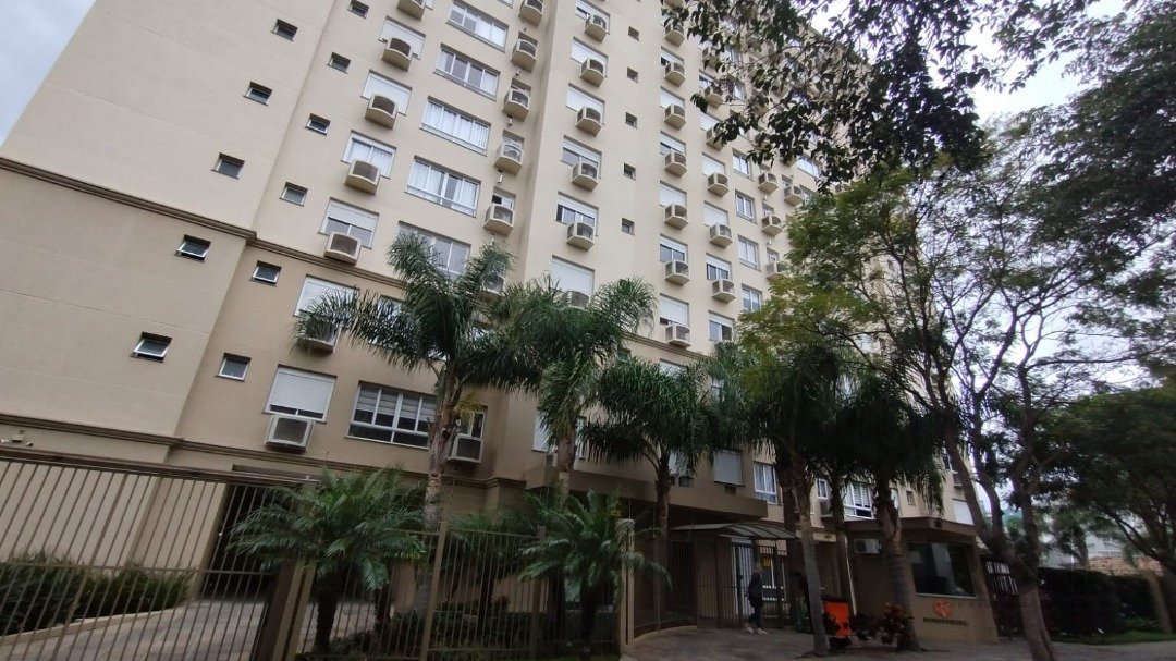 Apartamento com 71m², 2 dormitórios, 1 suíte, 1 vaga no bairro Passo da Areia em Porto Alegre para Comprar