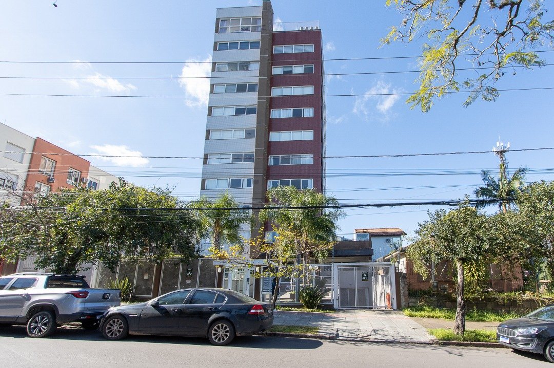 Apartamento com 106m², 3 dormitórios, 1 suíte, 3 vagas no bairro Tristeza em Porto Alegre para Comprar