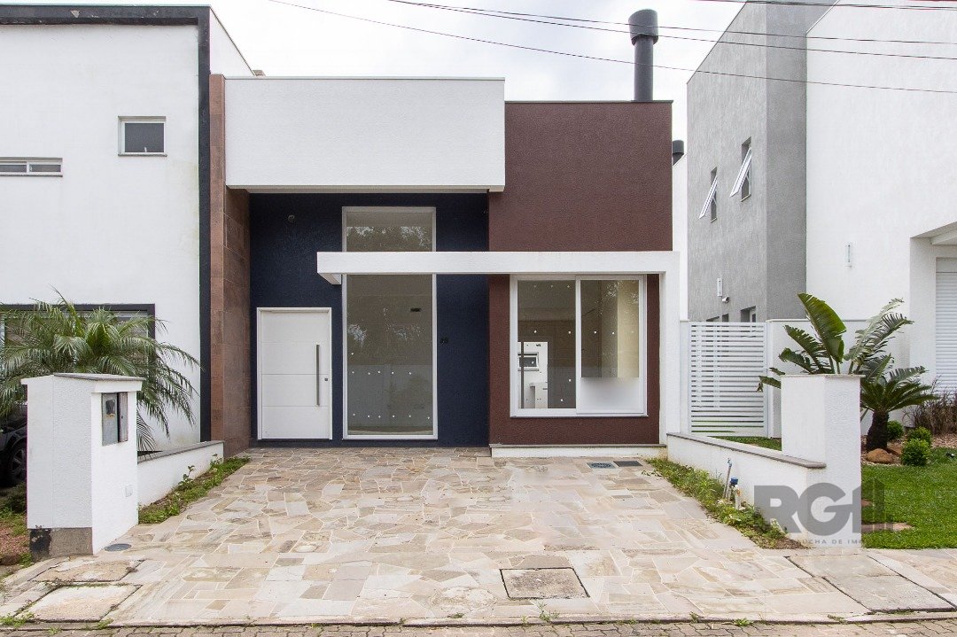 Casa com 108m², 3 dormitórios, 1 suíte, 2 vagas no bairro Aberta dos Morros em Porto Alegre para Comprar