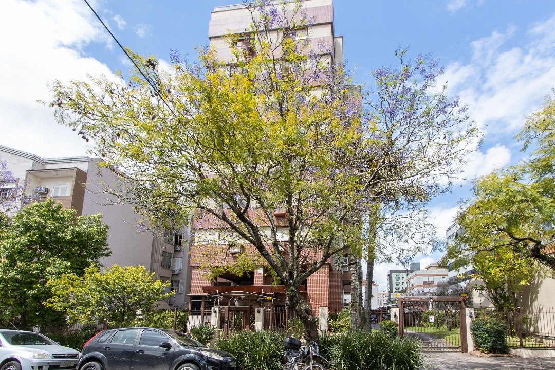 Apartamento com 81m², 2 dormitórios, 1 vaga no bairro Menino Deus em Porto Alegre para Comprar
