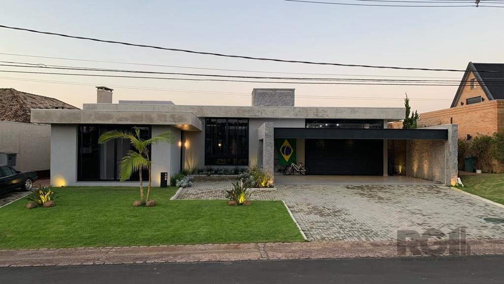 Casa Condominio com 344m², 3 dormitórios, 3 suítes, 5 vagas no bairro Terra Ville em Porto Alegre para Comprar