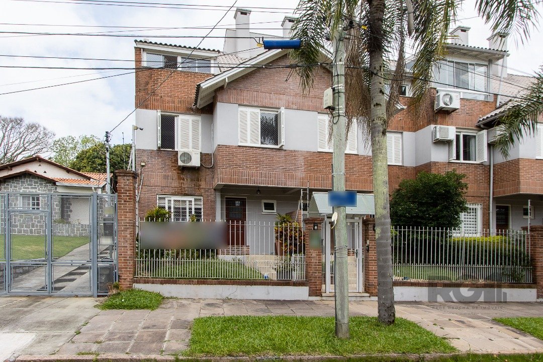 Casa Condominio com 213m², 3 dormitórios, 1 suíte, 3 vagas no bairro Vila Assunção em Porto Alegre para Comprar