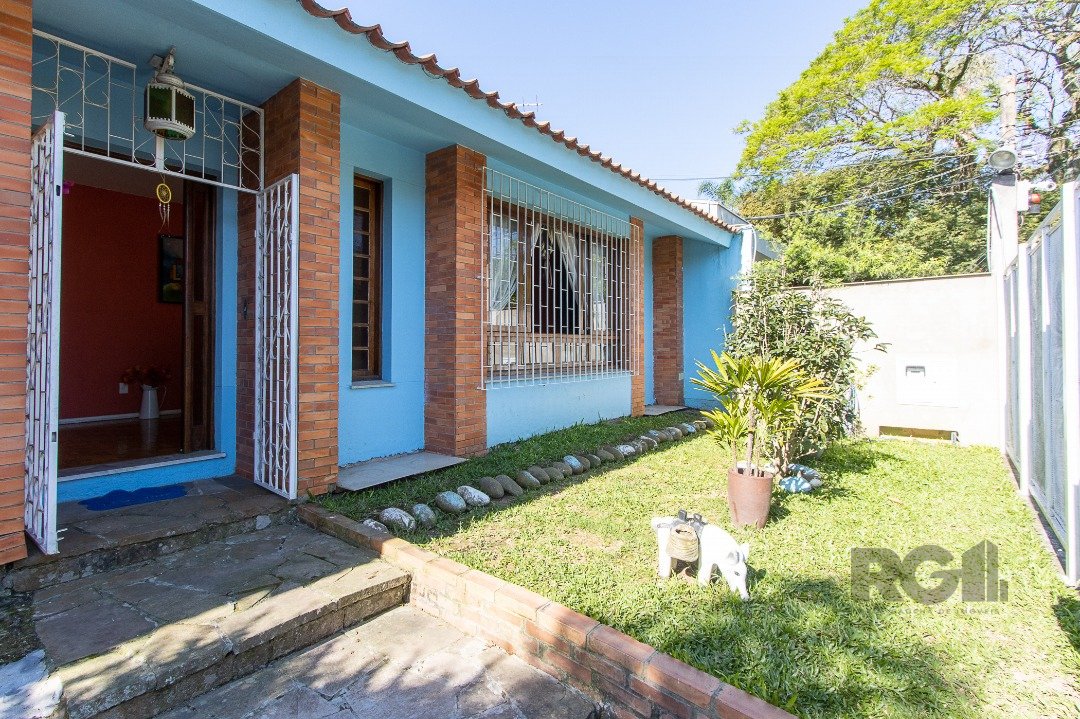 Casa com 165m², 3 dormitórios, 1 suíte, 3 vagas no bairro Ipanema em Porto Alegre para Comprar