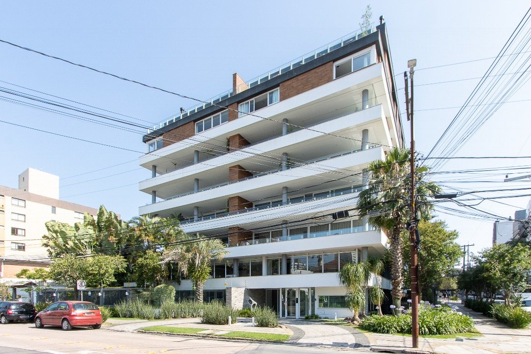 Apartamento com 230m², 3 dormitórios, 3 suítes, 3 vagas no bairro Menino Deus em Porto Alegre para Comprar