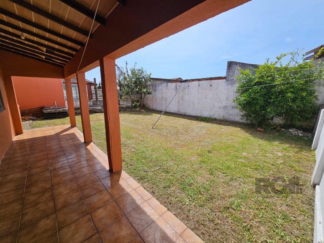 Casa com 220m², 4 dormitórios, 1 suíte, 2 vagas no bairro Jardim Beira-Mar em Capão da Canoa para Comprar