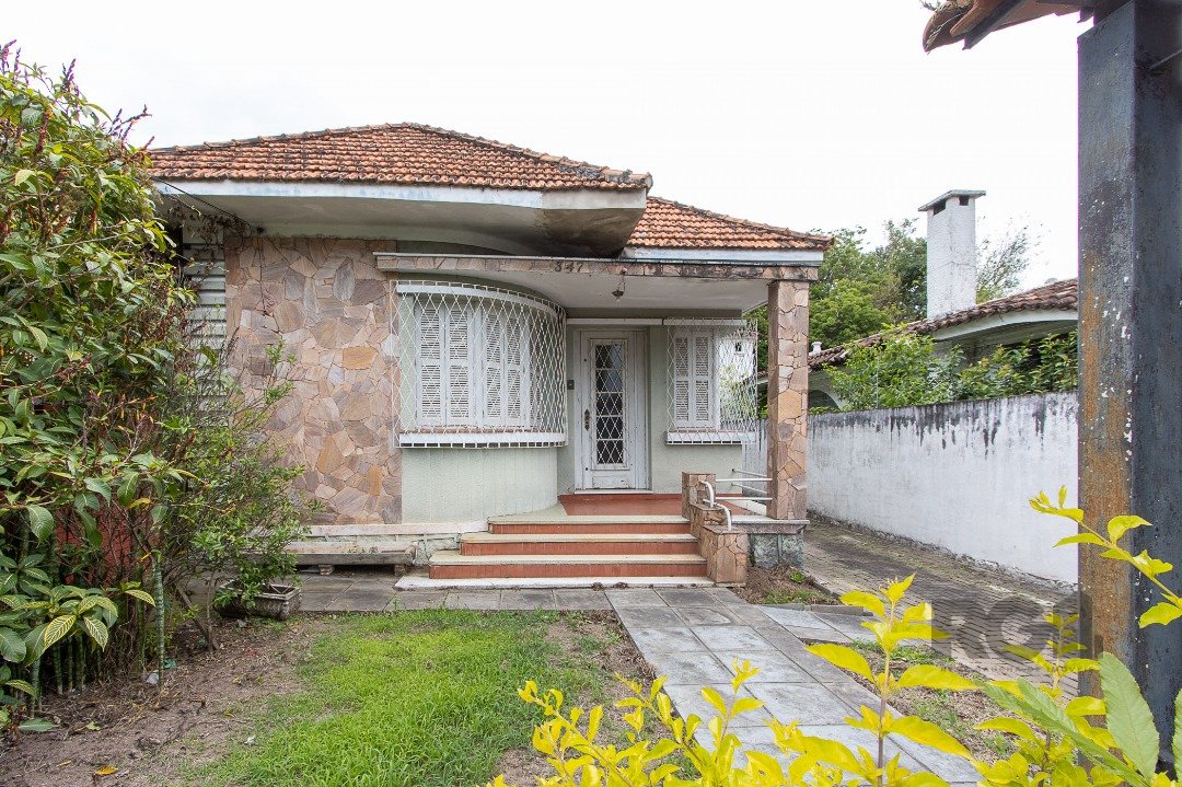 Casa com 220m², 5 dormitórios, 2 vagas no bairro Ipanema em Porto Alegre para Comprar