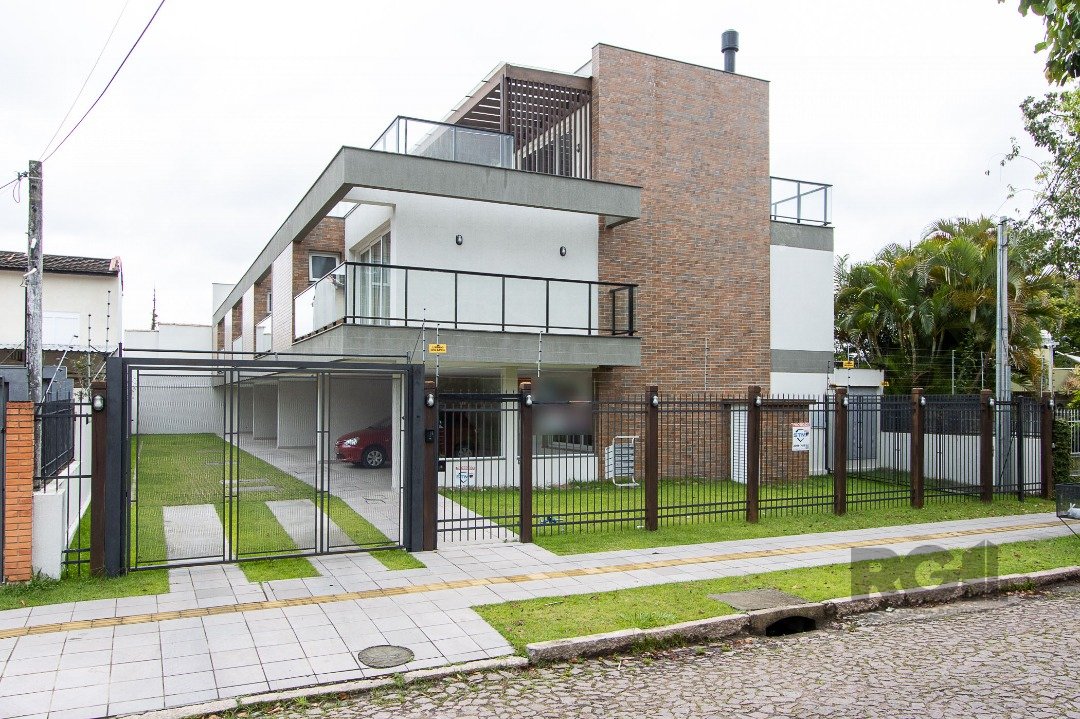 Casa Condominio com 268m², 3 dormitórios, 3 suítes, 2 vagas no bairro Vila Assunção em Porto Alegre para Comprar