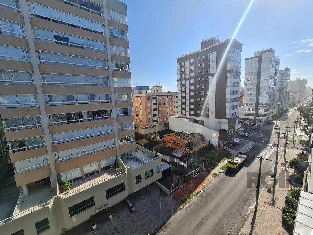 Apartamento com 58m², 1 dormitório, 1 suíte, 1 vaga no bairro Centro em Capão da Canoa para Comprar