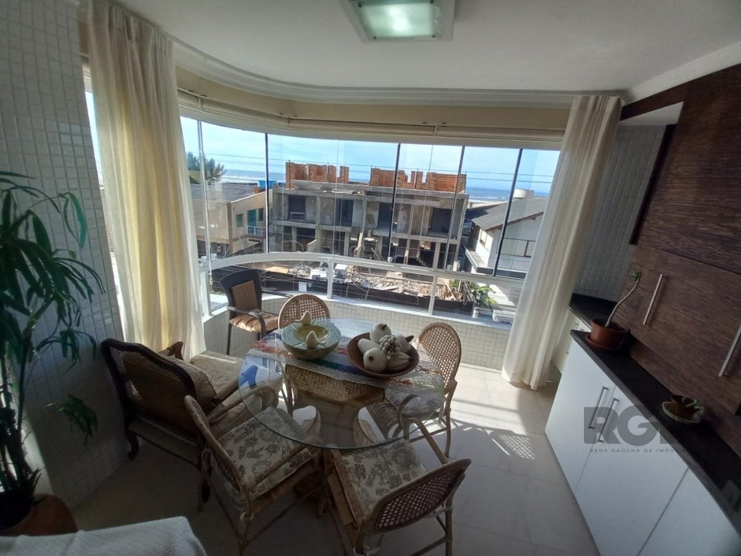 Apartamento com 120m², 4 dormitórios, 1 suíte, 2 vagas no bairro Centro em Capão da Canoa para Comprar