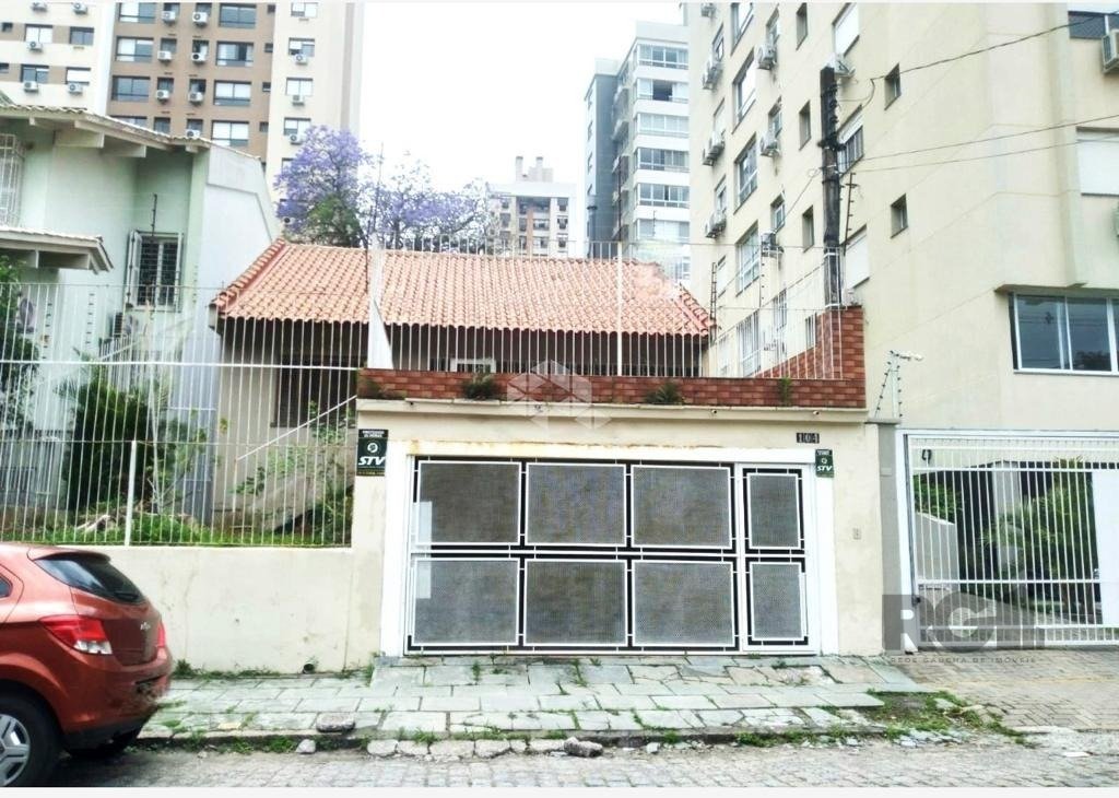 Casa com 200m², 3 dormitórios, 1 suíte no bairro Passo da Areia em Porto Alegre para Comprar
