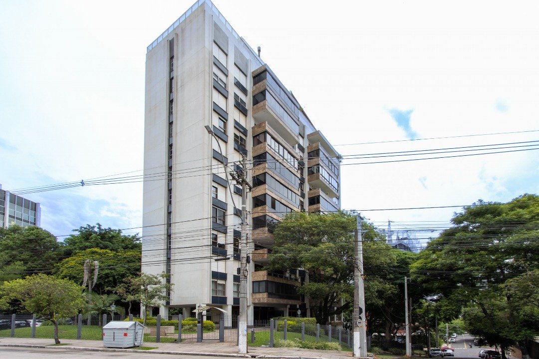 Apartamento com 257m², 3 dormitórios, 1 suíte, 2 vagas no bairro Petrópolis em Porto Alegre para Comprar
