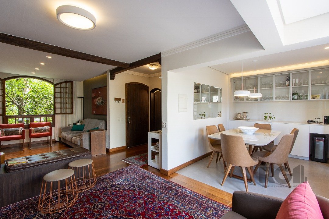 Casa Condominio com 300m², 3 dormitórios, 1 suíte, 5 vagas no bairro Cristal em Porto Alegre para Comprar