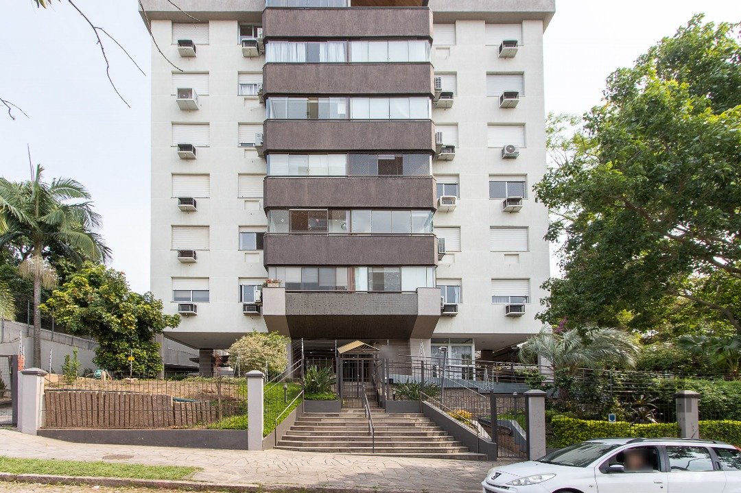 Apartamento com 84m², 3 dormitórios, 1 suíte, 2 vagas no bairro Azenha em Porto Alegre para Comprar