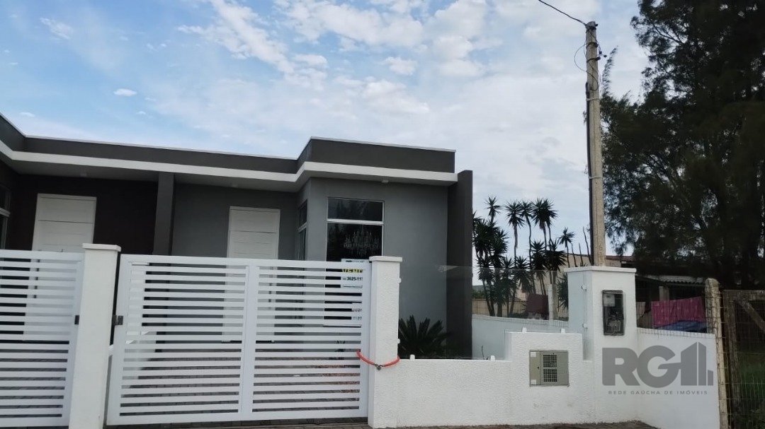 Casa com 78m², 2 dormitórios, 1 suíte, 2 vagas no bairro Jardim Beira Mar em Capão Da Canoa para Comprar