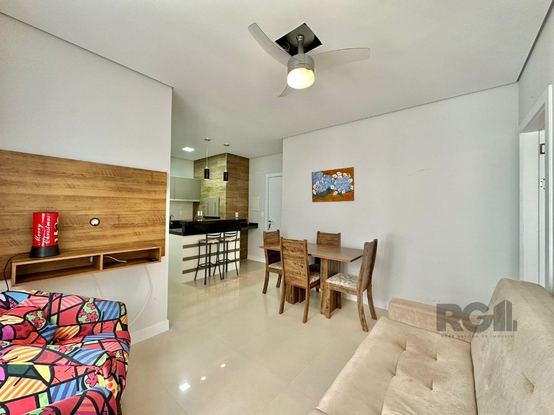 Apartamento com 64m², 2 dormitórios, 1 suíte no bairro Centro em Capão da Canoa para Comprar