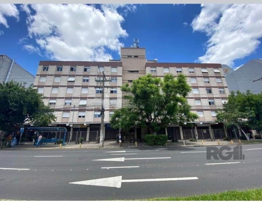 Apartamento JK com 32m², 1 vaga no bairro Azenha em Porto Alegre para Comprar