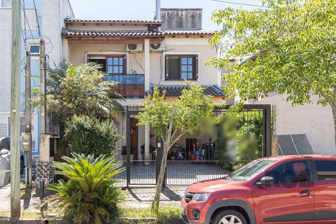 Casa com 140m², 3 dormitórios, 1 suíte, 2 vagas no bairro Jardins Do Prado em Porto Alegre para Comprar