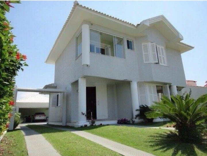 Casa com 260m², 3 dormitórios, 2 suítes, 3 vagas no bairro Atlântida em Xangri-Lá para Comprar