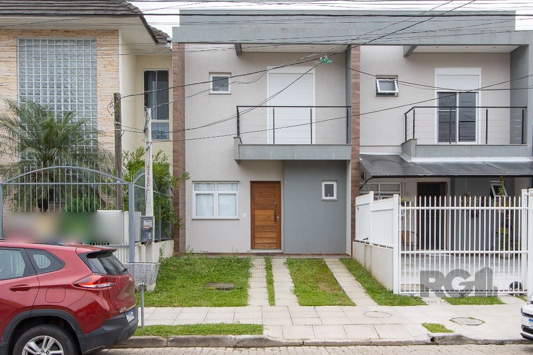 Casa com 127m², 3 dormitórios, 1 suíte, 1 vaga no bairro Jardins Do Prado em Porto Alegre para Comprar