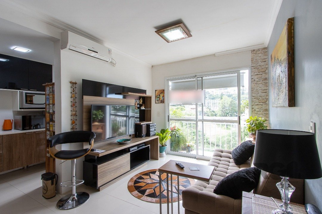 Apartamento com 62m², 2 dormitórios, 1 suíte, 1 vaga no bairro Cristal em Porto Alegre para Comprar