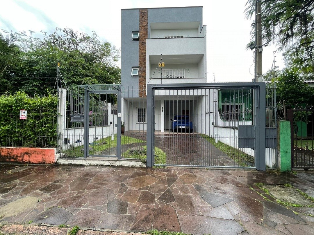 Casa com 193m², 3 dormitórios, 2 suítes, 3 vagas no bairro Ipanema em Porto Alegre para Comprar