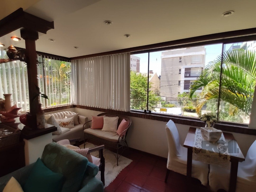 Apartamento com 105m², 2 dormitórios, 2 vagas no bairro Tristeza em Porto Alegre para Comprar