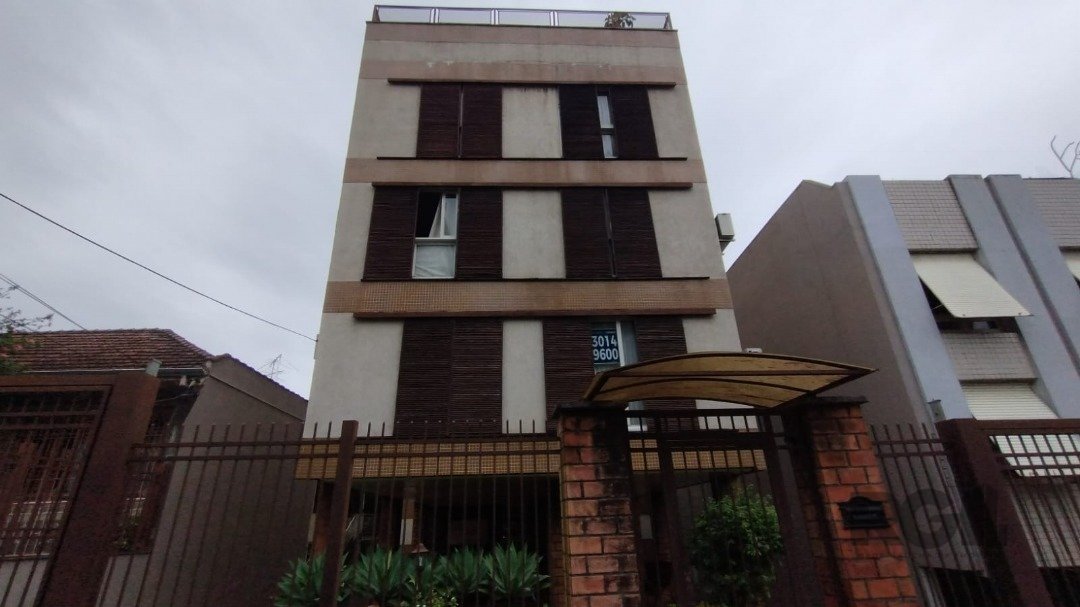 Apartamento com 109m², 3 dormitórios, 1 suíte, 2 vagas no bairro Petrópolis em Porto Alegre para Comprar