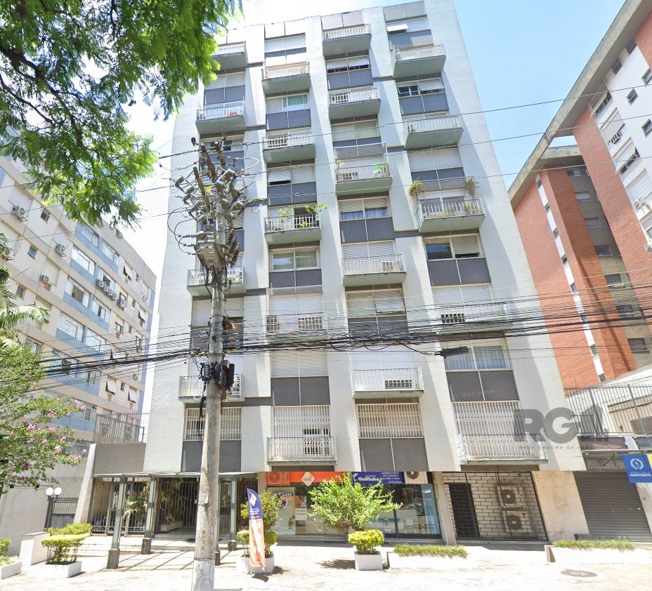 Apartamento com 167m², 3 dormitórios, 1 suíte, 1 vaga no bairro Moinhos de Vento em Porto Alegre para Comprar