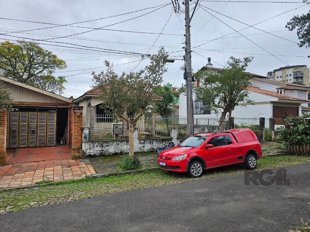 Terreno com 110m² no bairro Tristeza em Porto Alegre para Comprar