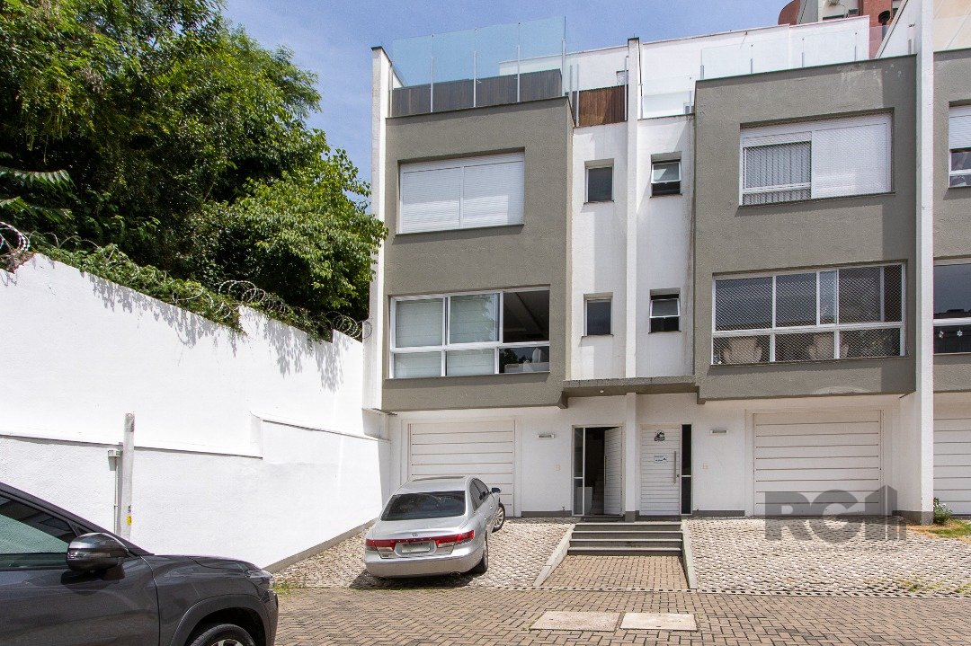 Casa Condominio com 222m², 2 dormitórios, 2 suítes, 2 vagas no bairro Glória em Porto Alegre para Comprar