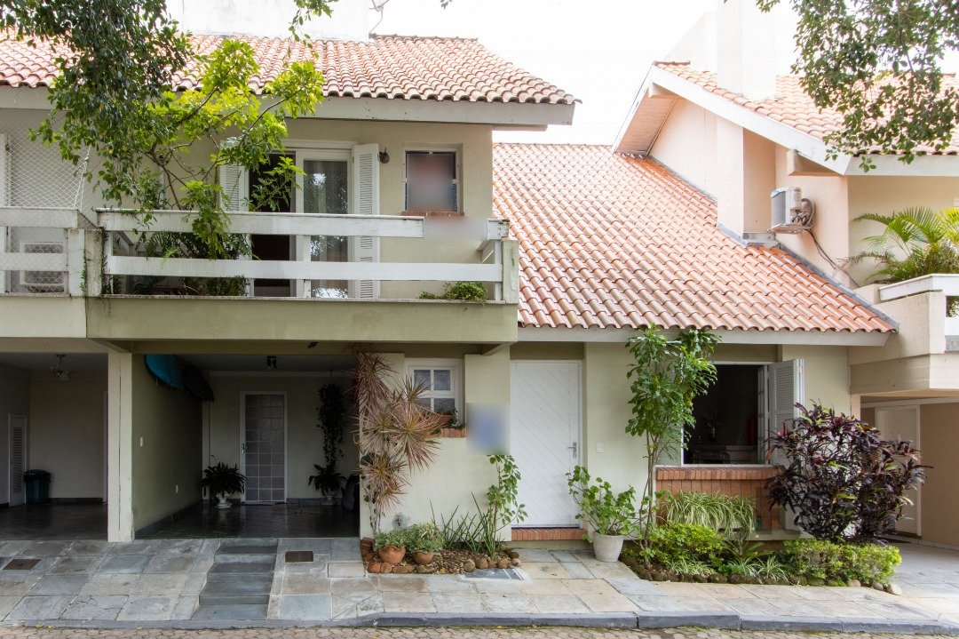 Casa Condominio com 171m², 3 dormitórios, 1 suíte, 2 vagas no bairro Tristeza em Porto Alegre para Comprar
