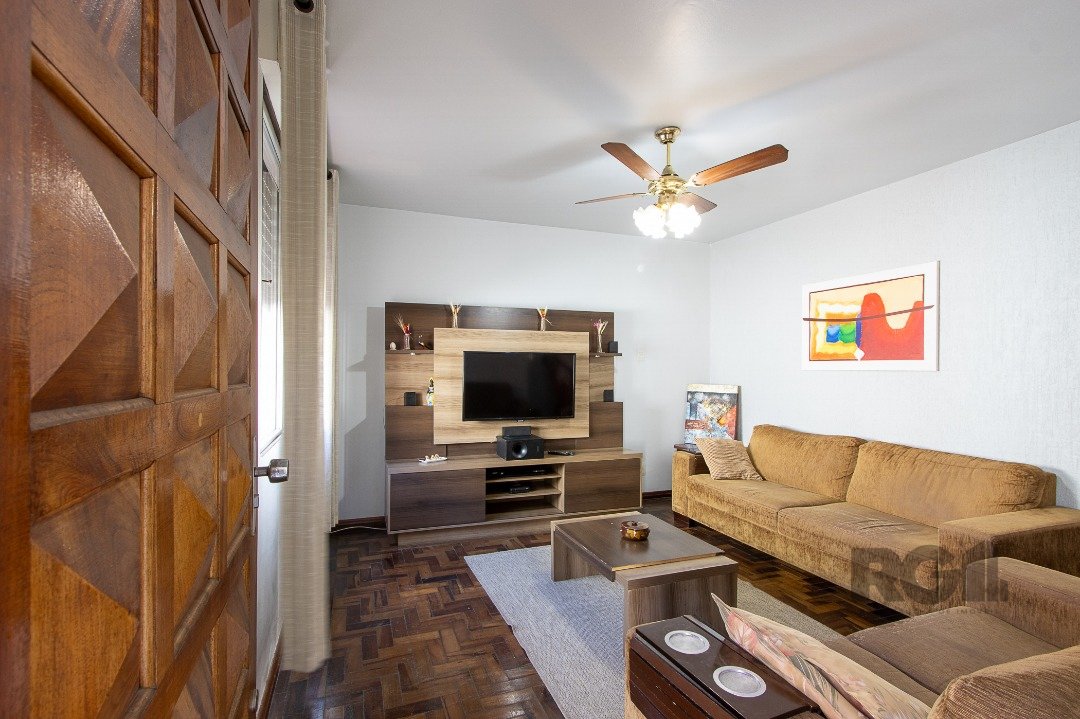 Apartamento com 84m², 3 dormitórios, 1 suíte, 1 vaga no bairro Cavalhada em Porto Alegre para Comprar